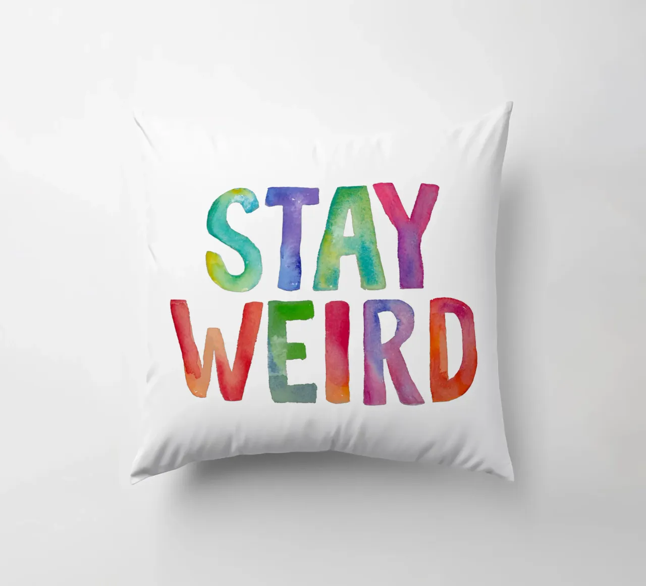Stay Weird Design tipografico cuscino da THE MOTIVATED TYPE