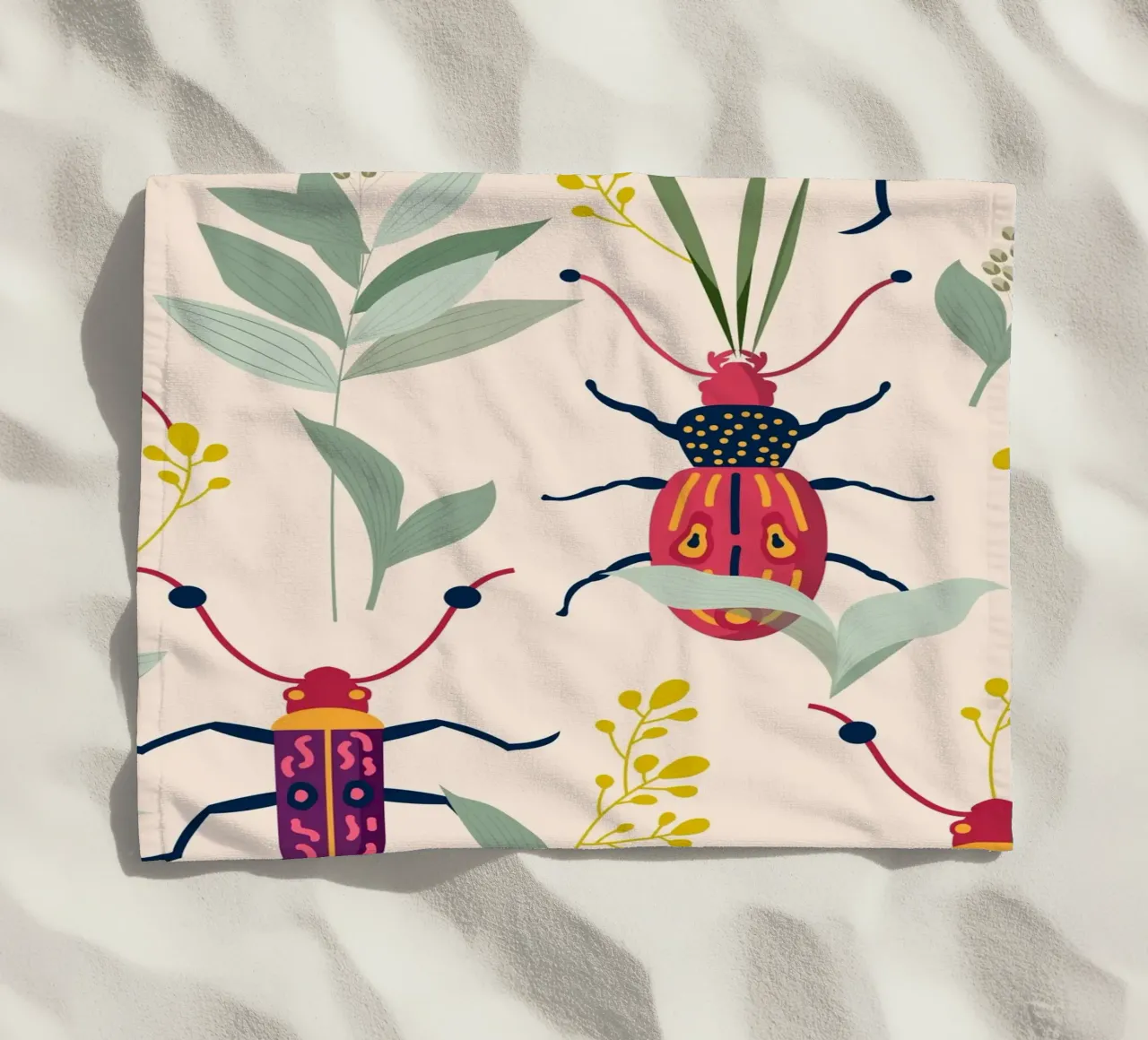 Zomer insecten strandhanddoek van 83oranges.com