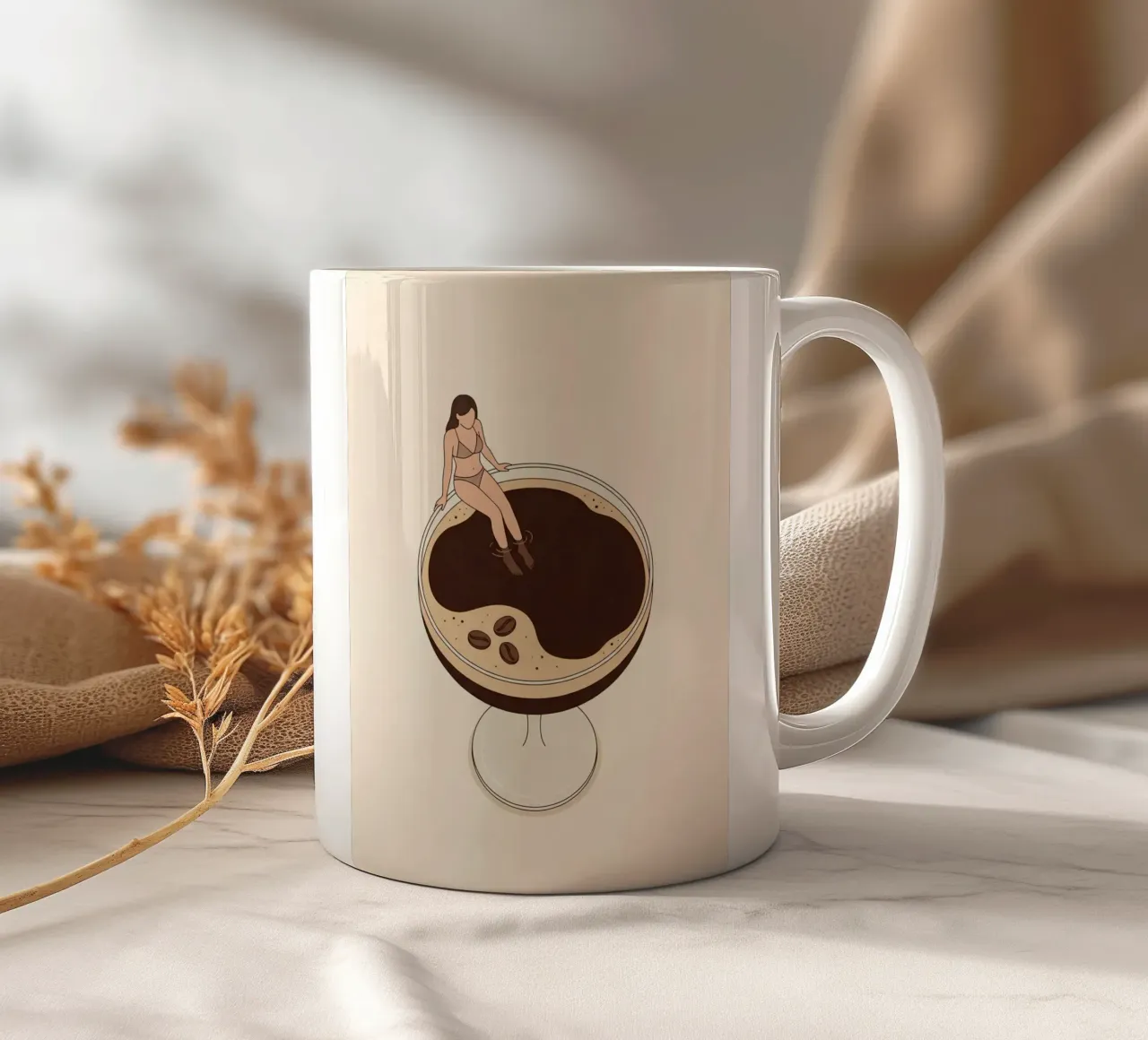 Donna in miniatura in un Martini Espresso tazza in ceramica da Soleil Basque