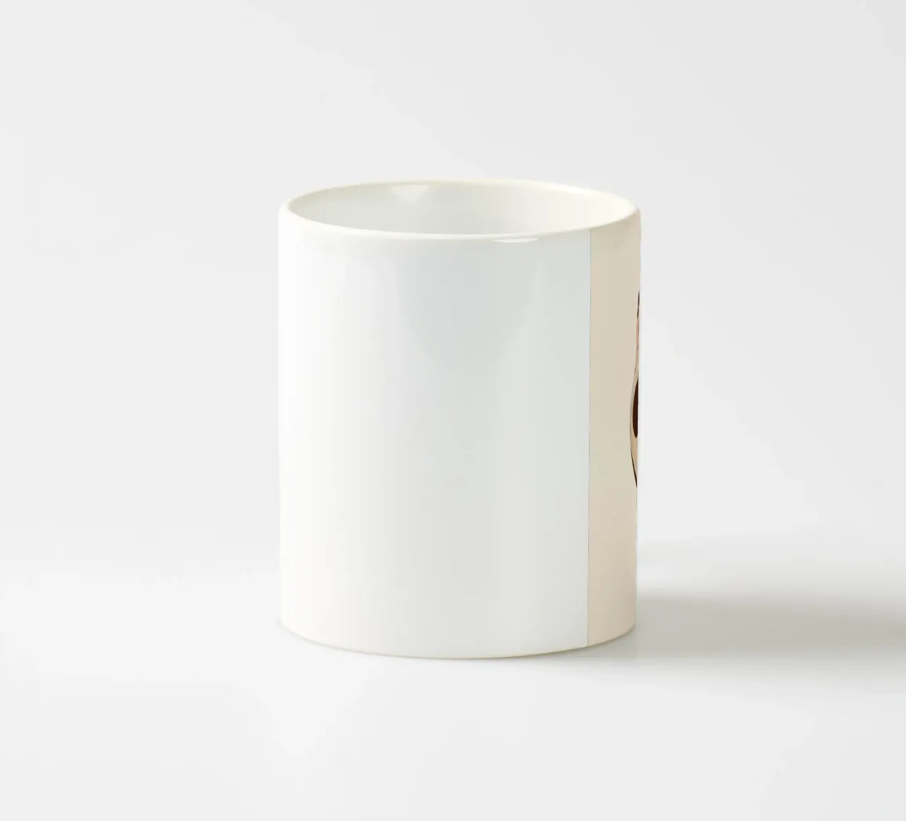 Donna in miniatura in un Martini Espresso tazza in ceramica da Soleil Basque