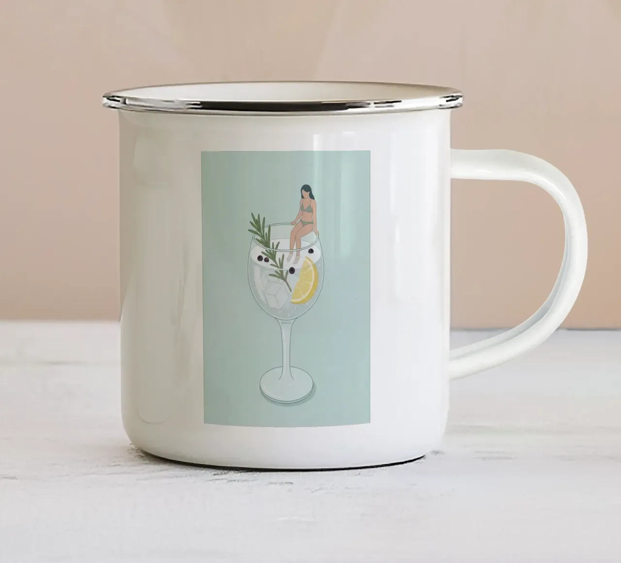Donna in un bicchiere di gin tonic tazza in smalto da Soleil Basque