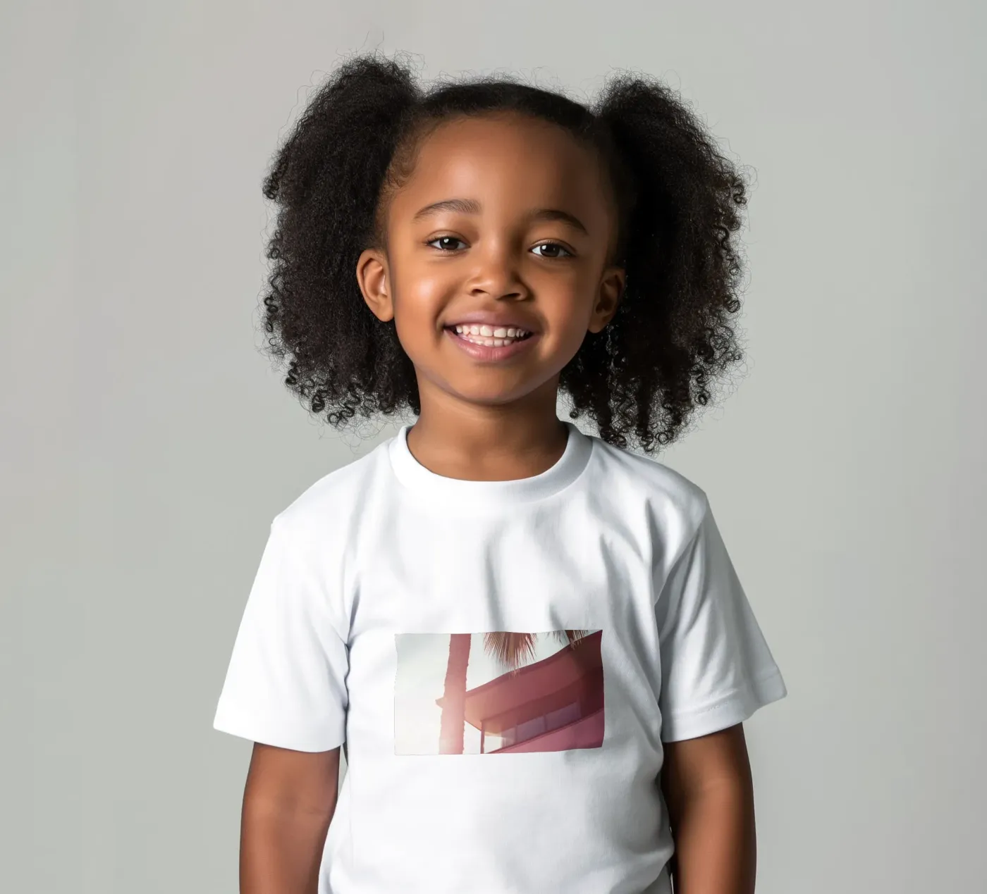 44 t-shirt bambini da Pink California | Affiches & Posters