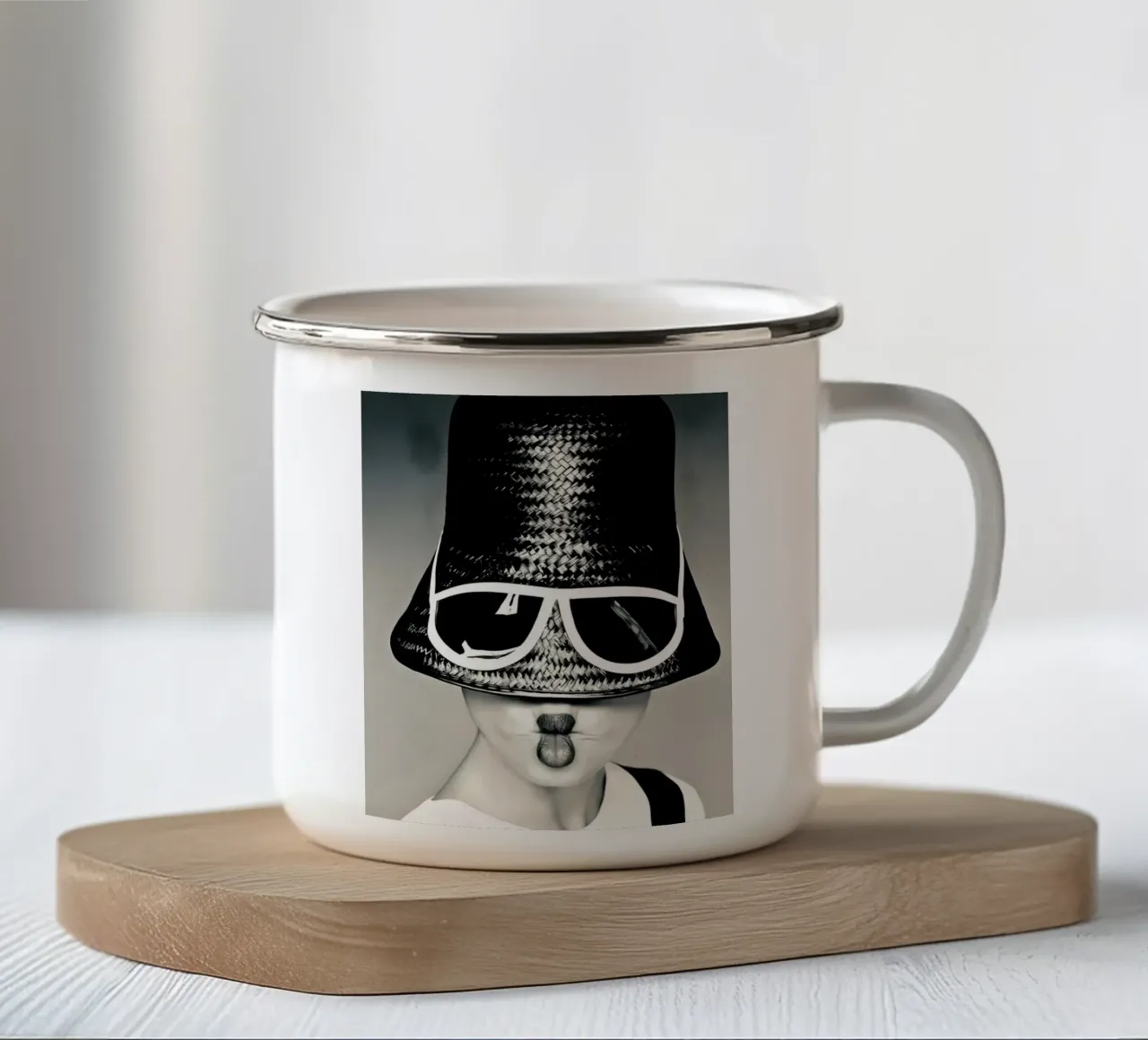 Contrasti in paglia tazza in smalto da Galery Vintage