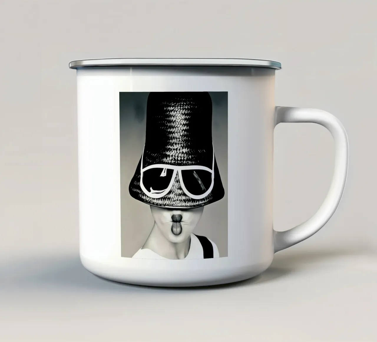 Contrasti in paglia tazza in smalto da Galery Vintage