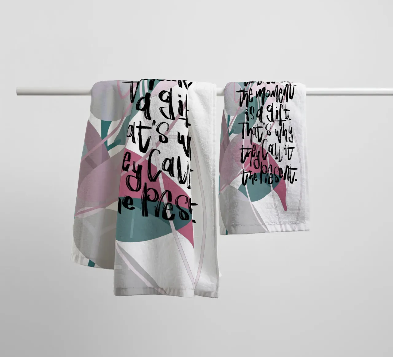 Being able to live in the moment asciugamano da bagno da LIMITED EDITION LETTERS