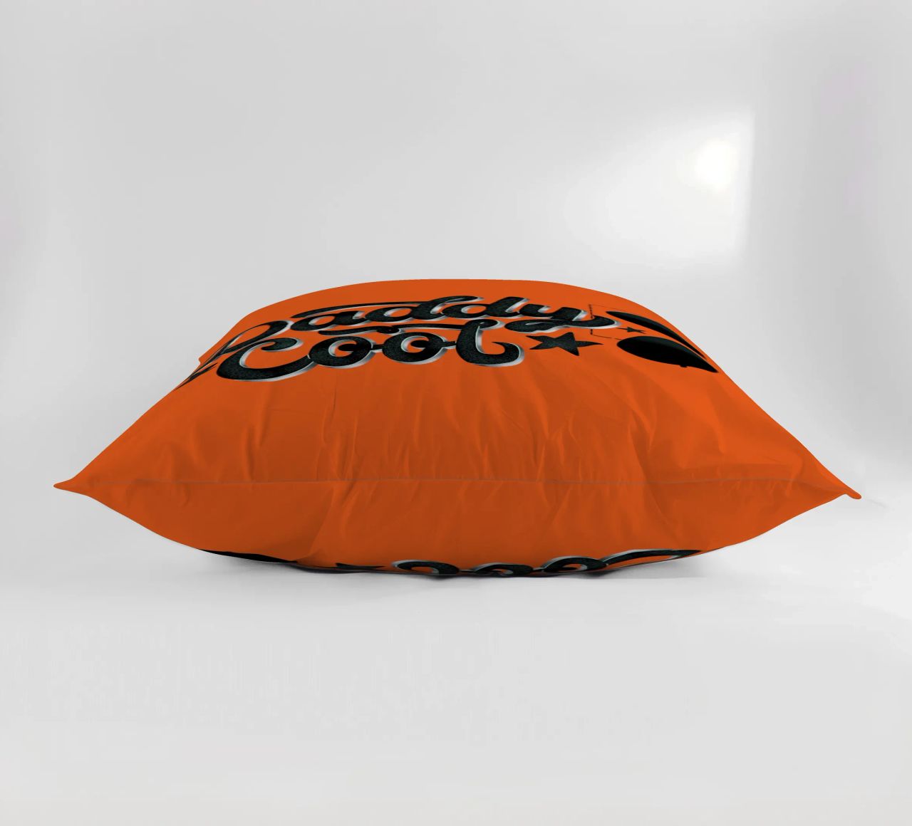 Papa Cool. Papa est le meilleur et le plus cool. coussin de CalliLetters