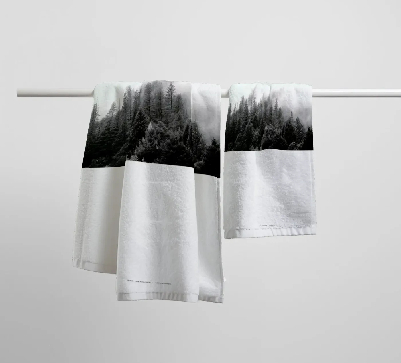 Fog badhanddoek van The Wall Shop