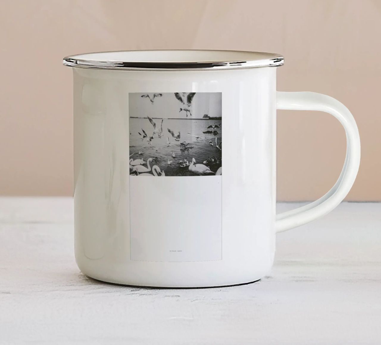 The Half Poster tazza in smalto da The Wall Shop