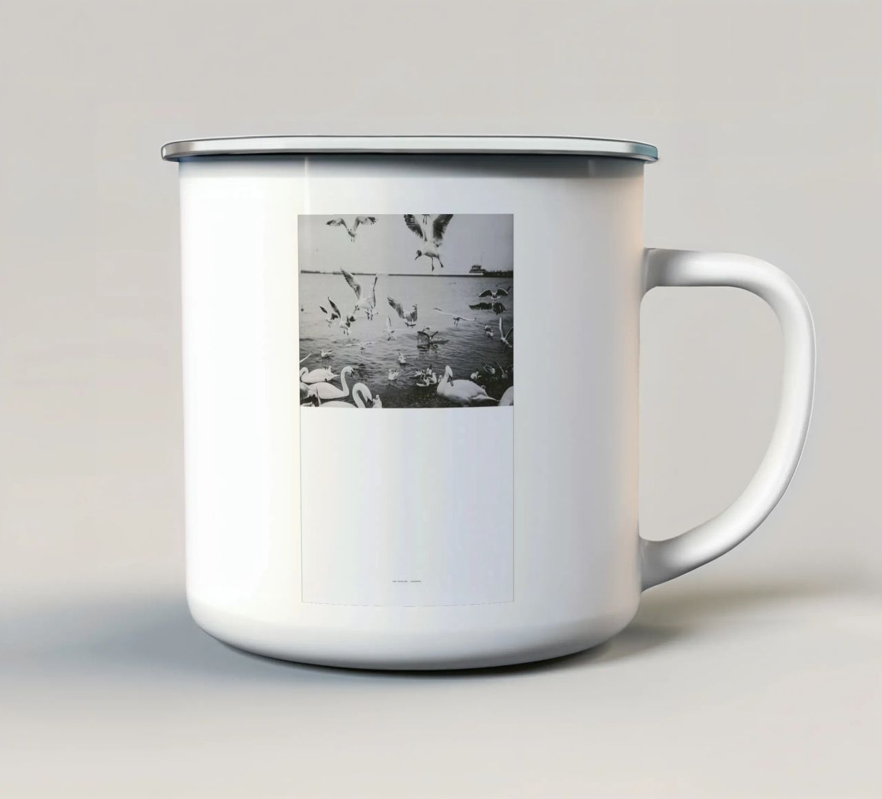 The Half Poster tazza in smalto da The Wall Shop