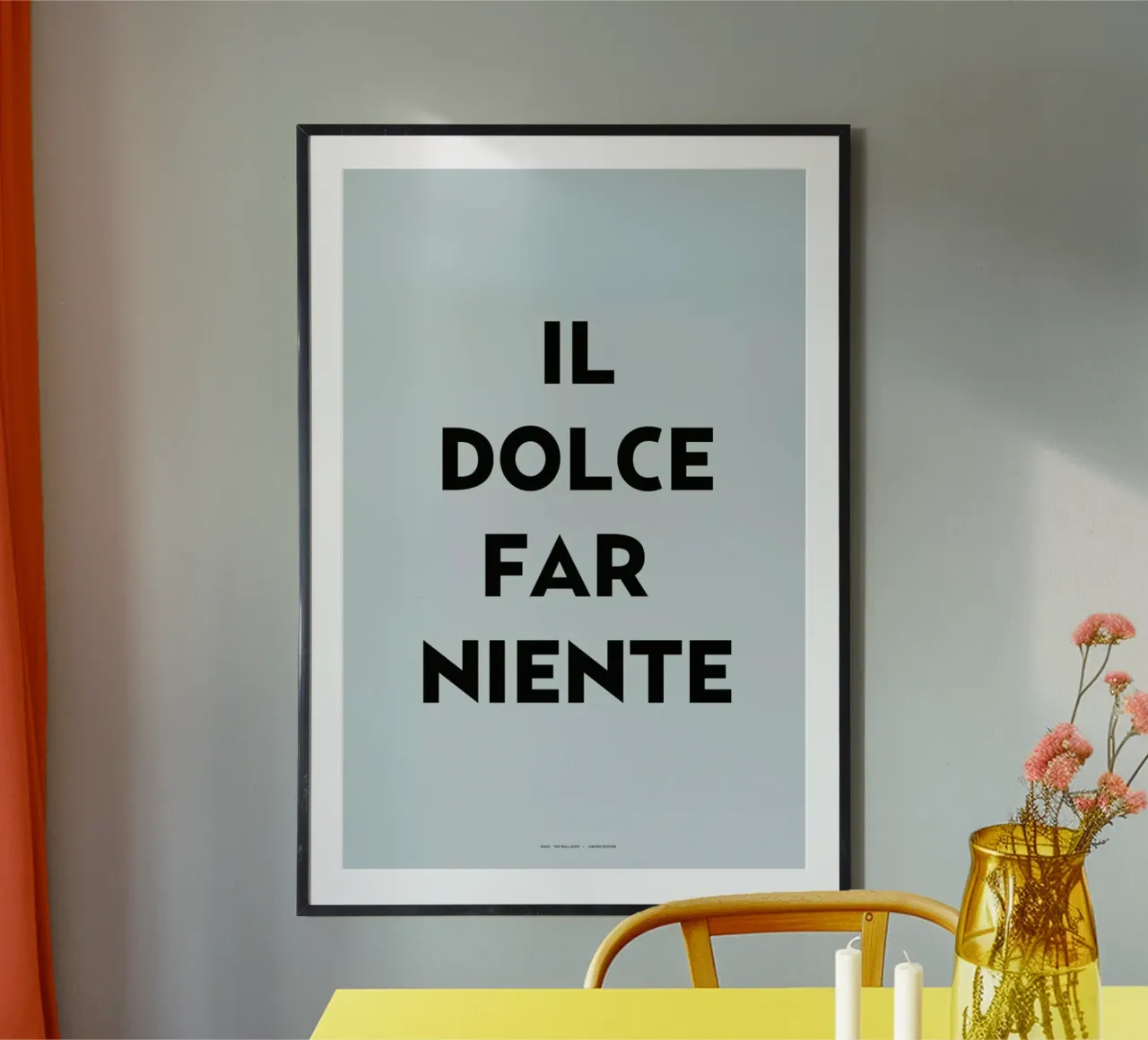 Il dolce far niente poster con telaio in plastica da The Wall Shop