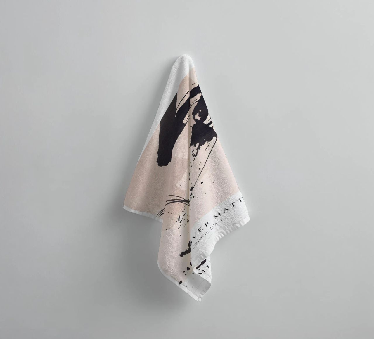 Abstracte kunst - Dynamische penseelstreken badhanddoek van Whole©