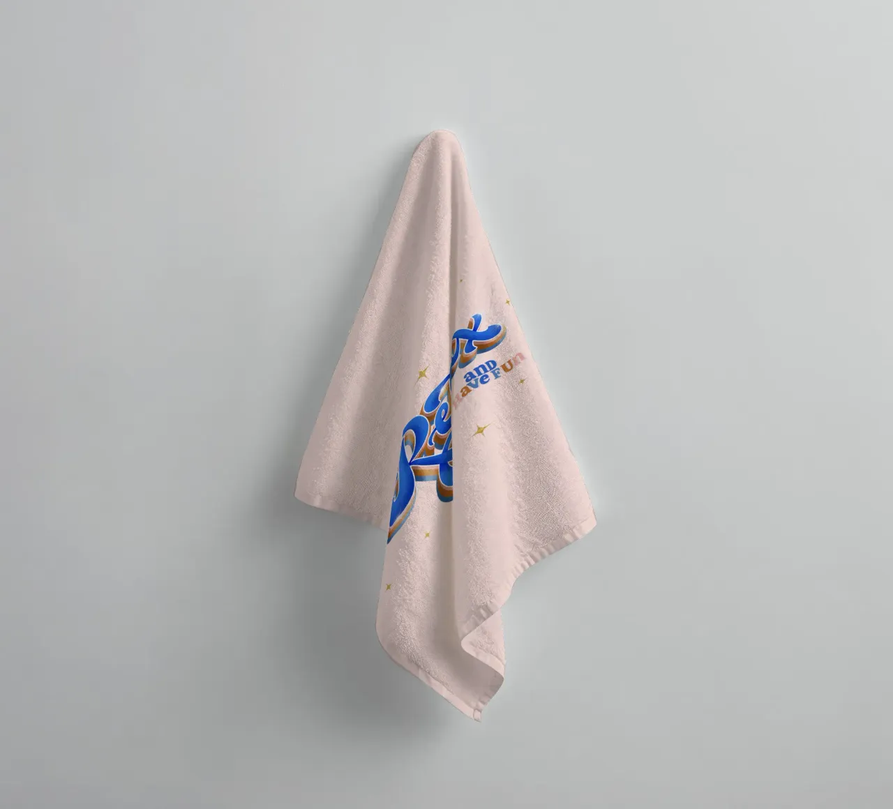 Ontspan en heb plezier. Retro sfeer. badhanddoek van CalliLetters