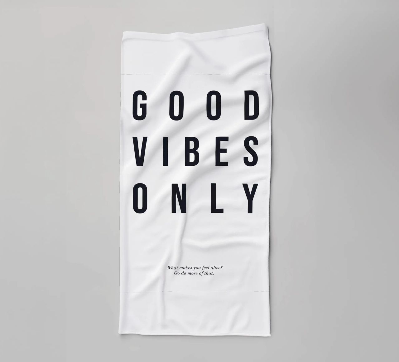 Good Vibes Only – Moderner Typografie-Druck Handtuch von Whole©