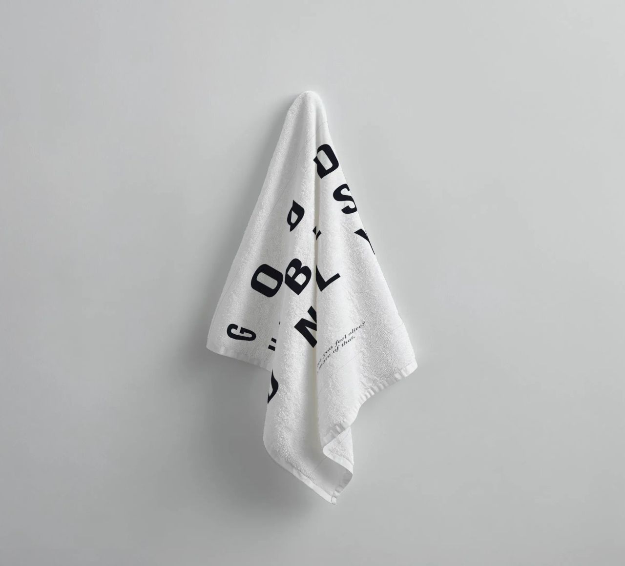 Good Vibes Only – Moderner Typografie-Druck Handtuch von Whole©