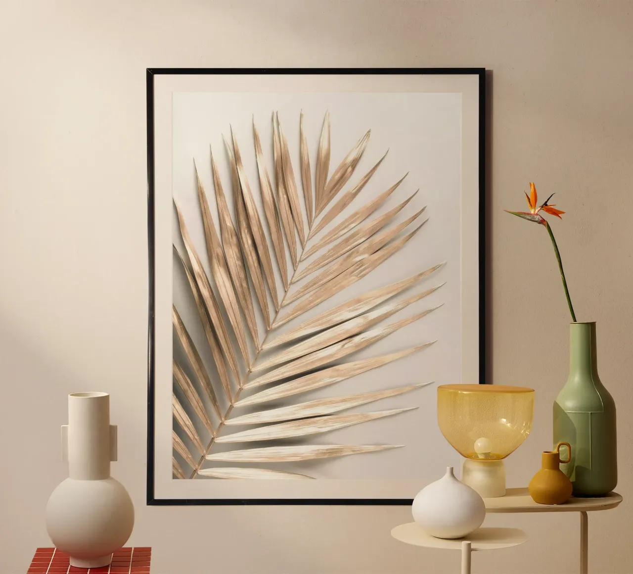 Gouden palmblad - Minimalistisch natuurlijk ontwerp poster met houten frame van Whole©