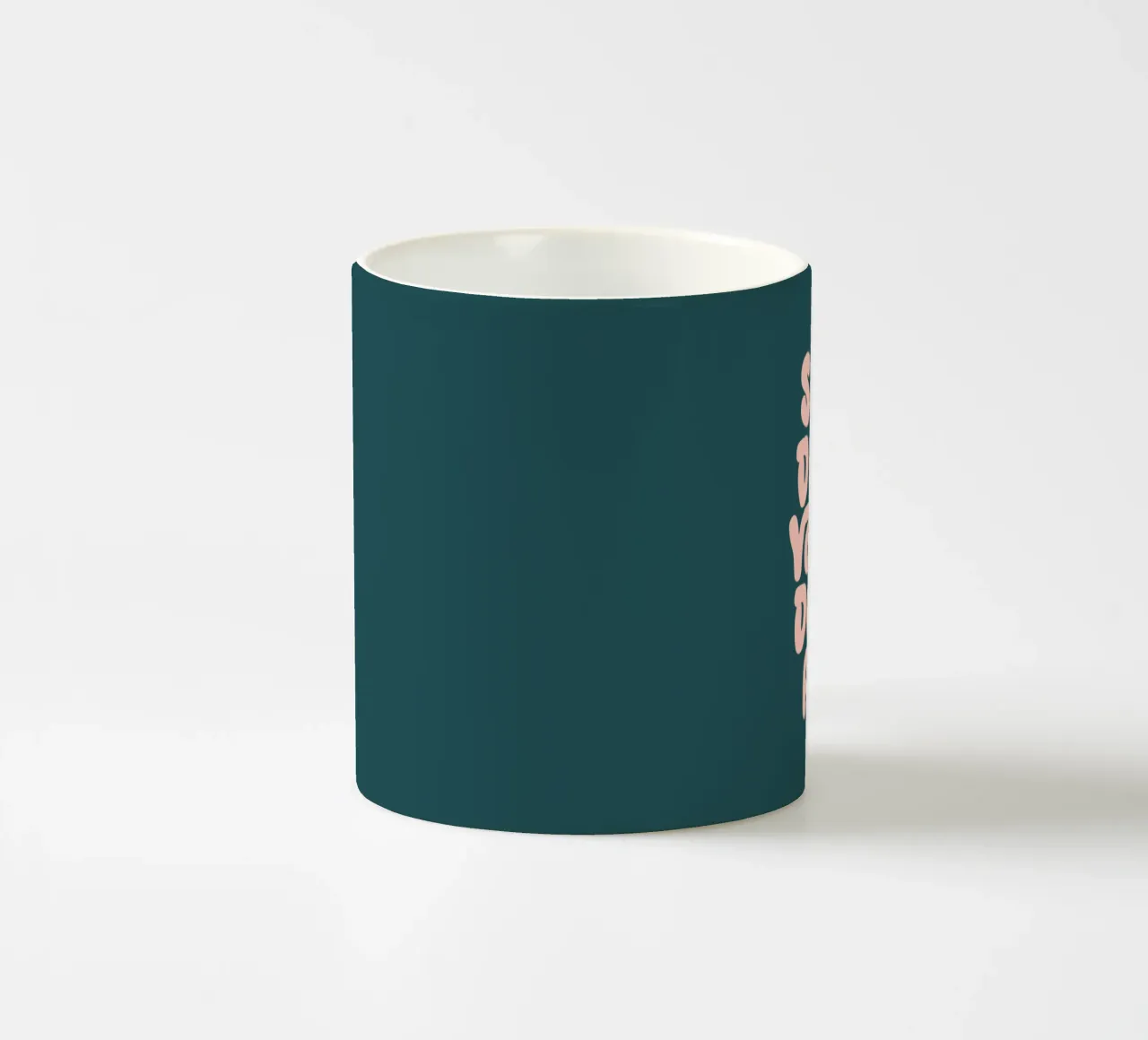 Rallenta, sei a posto Design tipografico tazza in ceramica da THE MOTIVATED TYPE