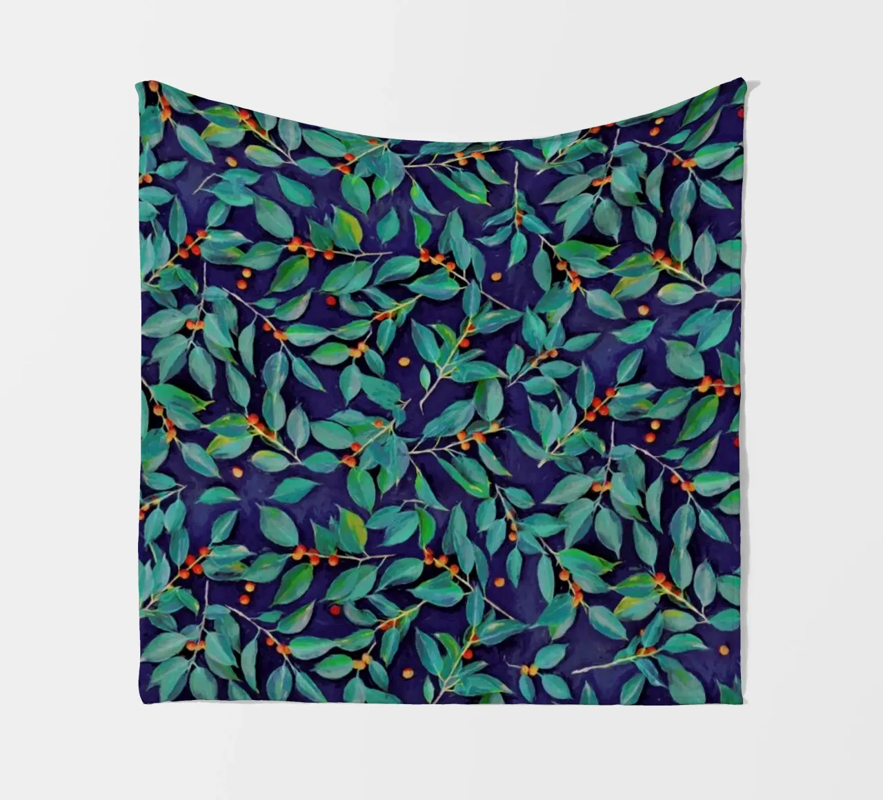 Leaves & Berries on Blue coperta in pile da Micklyn Le Feuvre