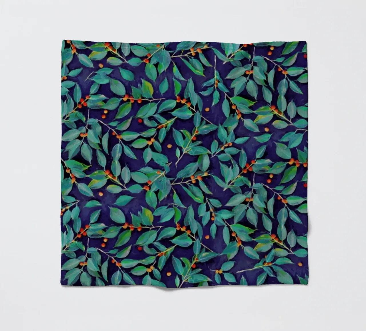 Leaves & Berries on Blue coperta in pile da Micklyn Le Feuvre