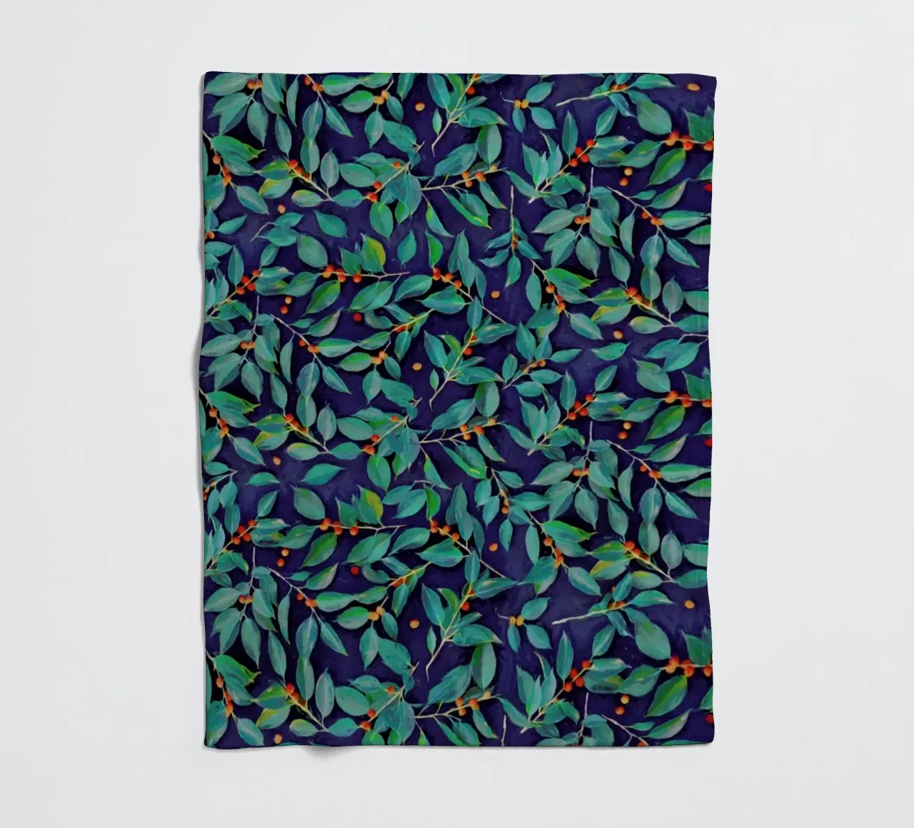 Leaves & Berries on Blue coperta in pile da Micklyn Le Feuvre