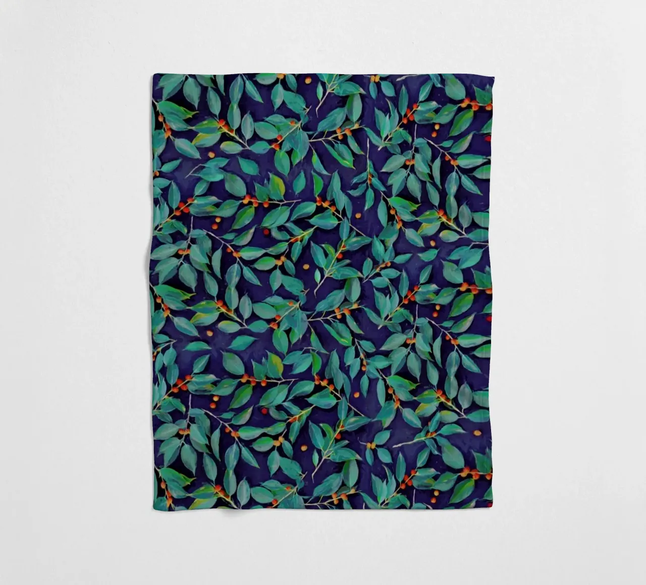 Leaves & Berries on Blue coperta in pile da Micklyn Le Feuvre