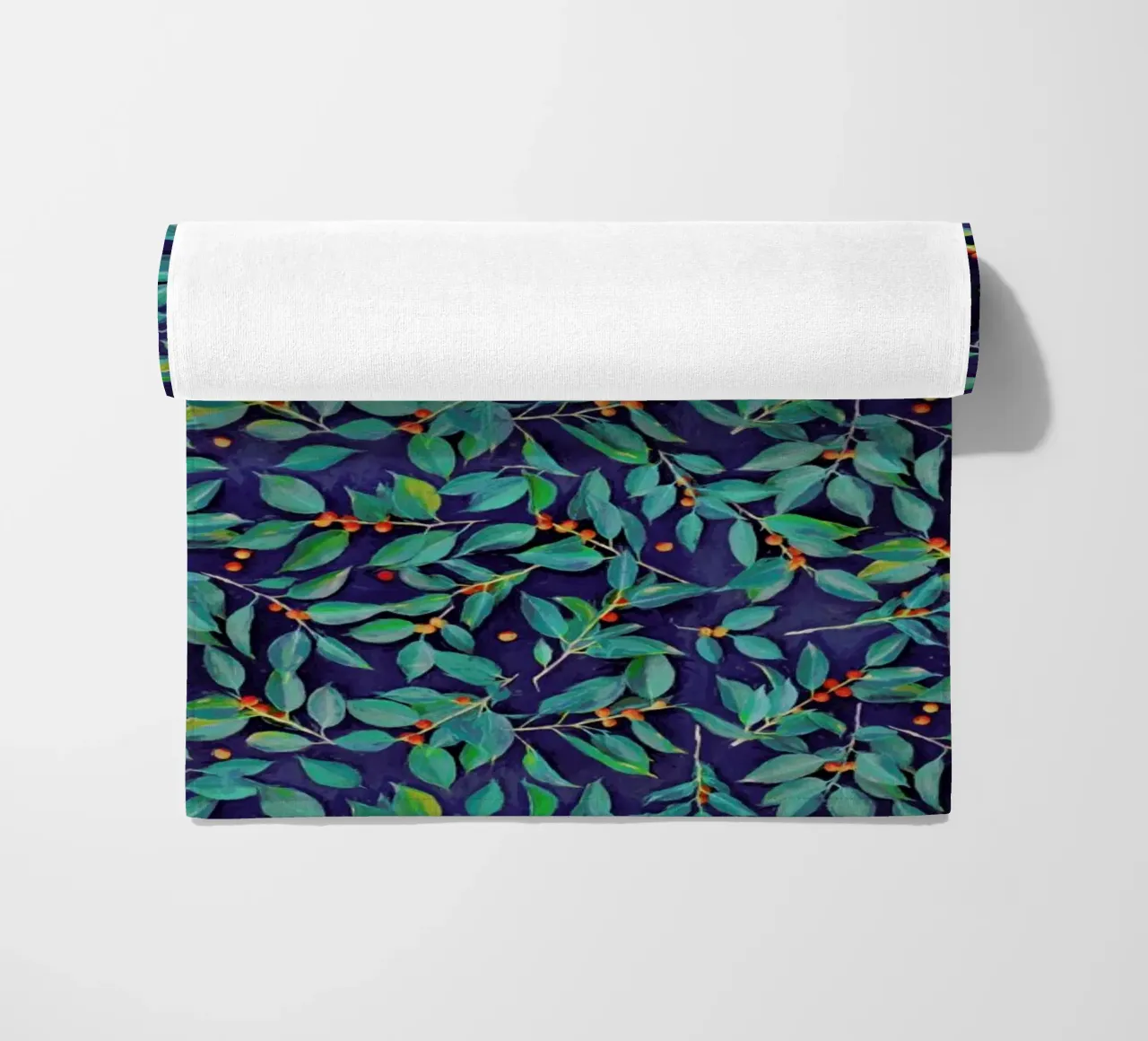 Leaves & Berries on Blue telo mare da Micklyn Le Feuvre