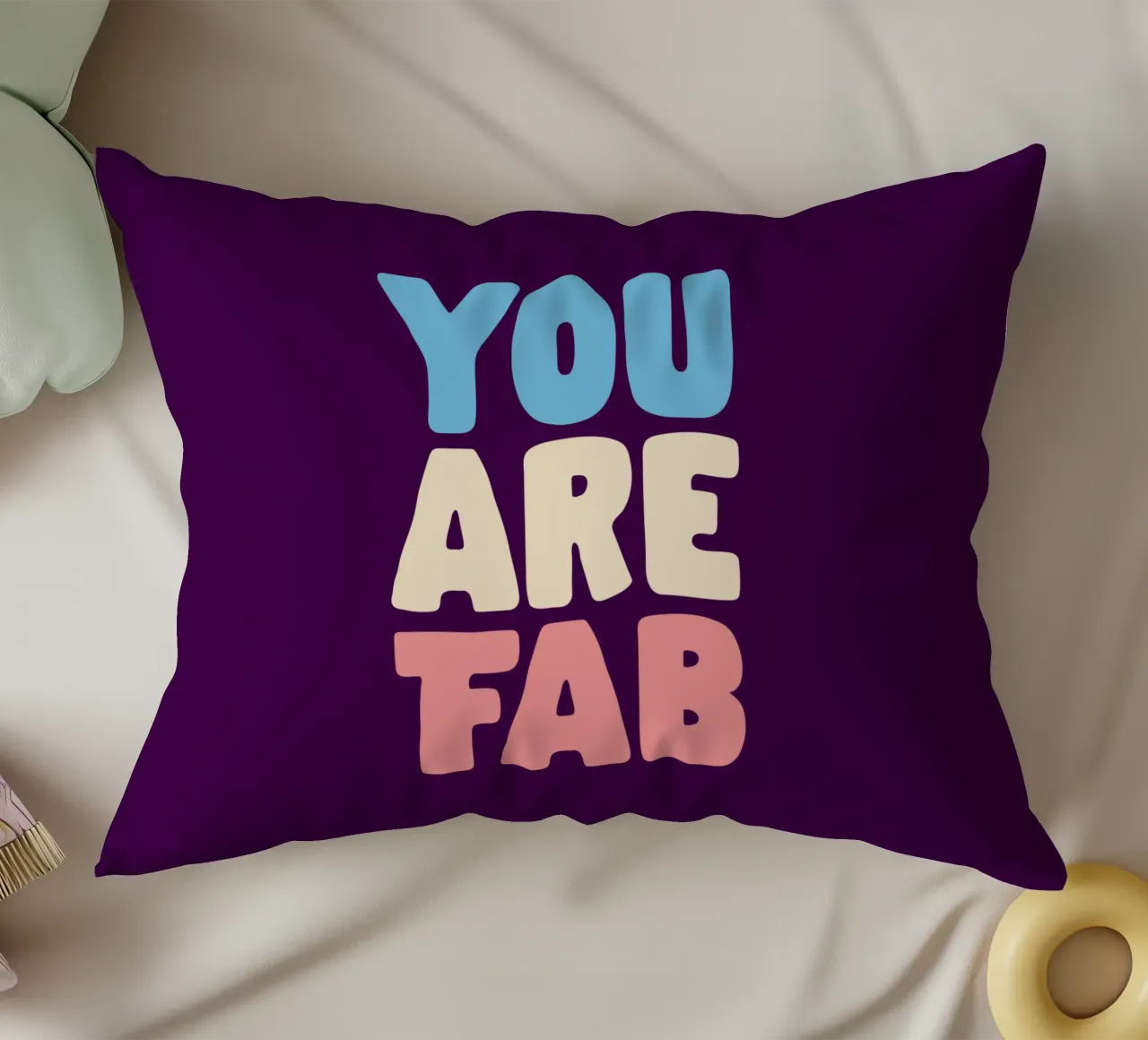 Design tipografico You Are Fab cuscino da THE MOTIVATED TYPE