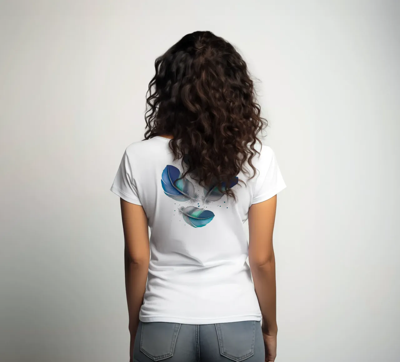 Feder in Blau bis Grau. Feder Muster. Frauen T-Shirt von CalliLetters