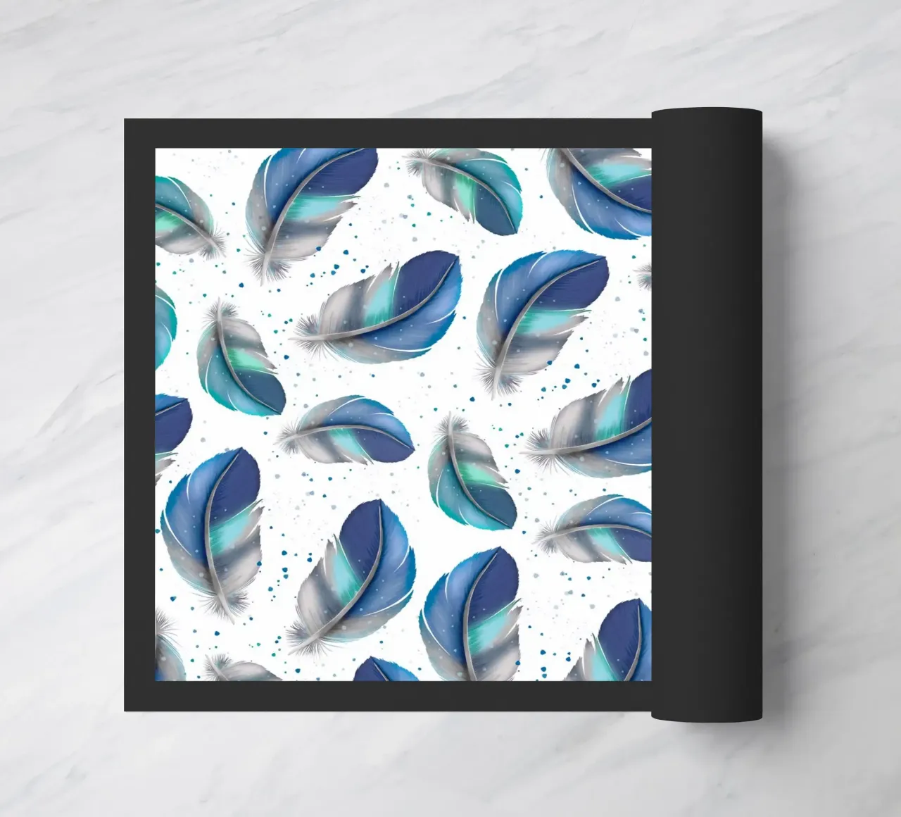 Piuma di colore blu-grigio. Modello di piuma. zerbino da CalliLetters