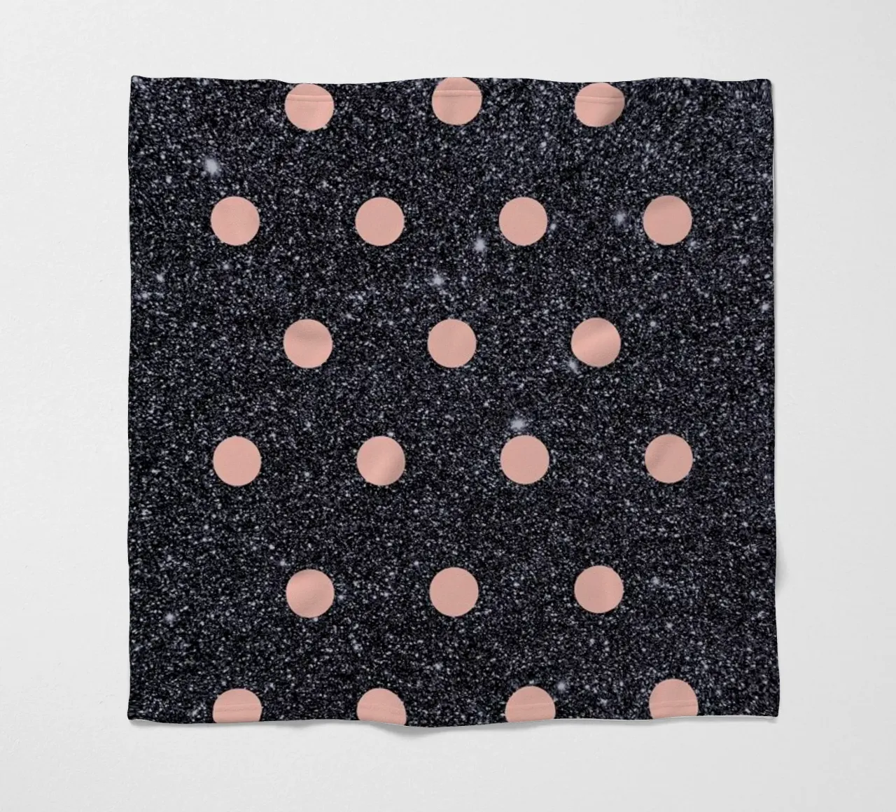 Pink Polka Dots on Shiny Background coperta in pile da cafelab