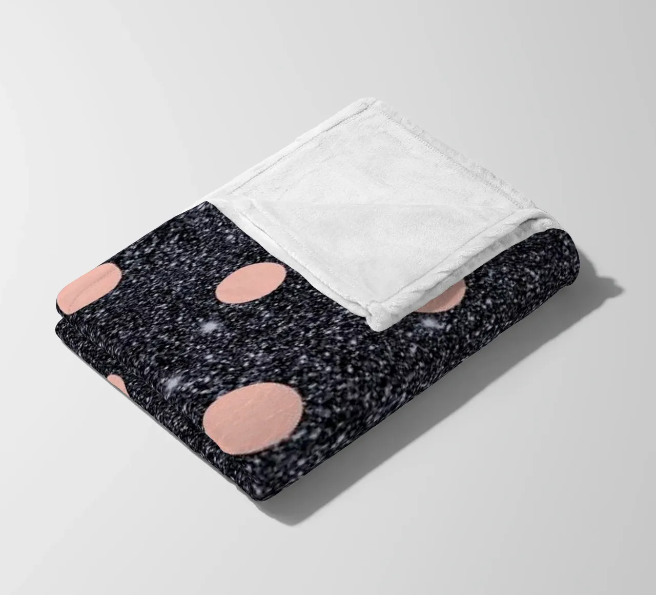 Pink Polka Dots on Shiny Background coperta in pile da cafelab