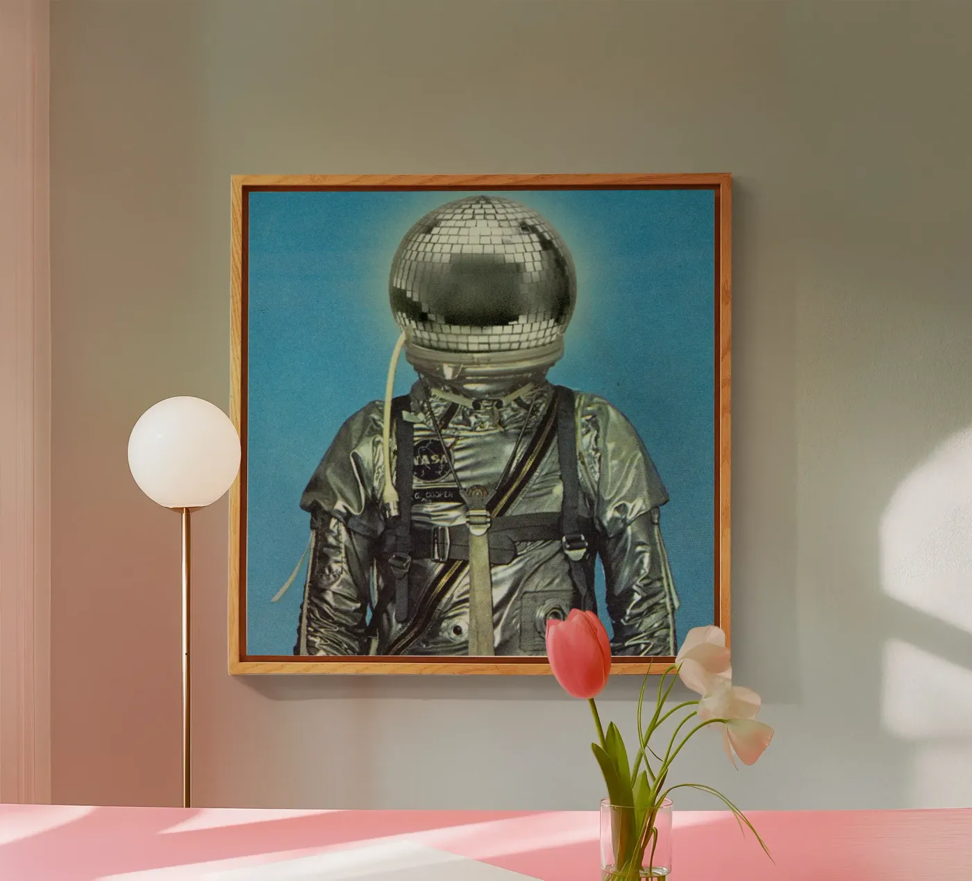 Disco Astronaut acryl van Sammy Slabbinck