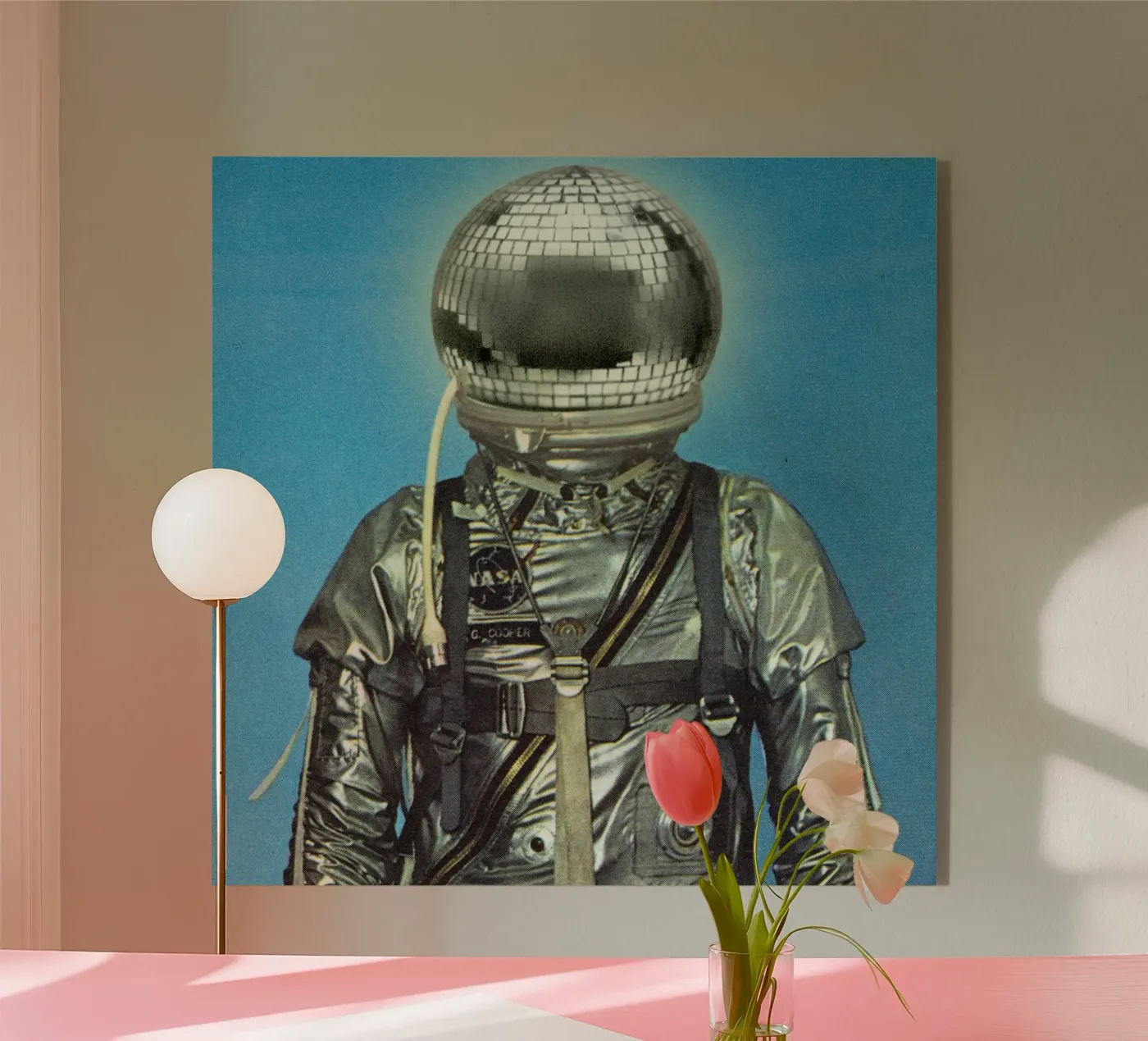 Disco Astronaut acryl van Sammy Slabbinck