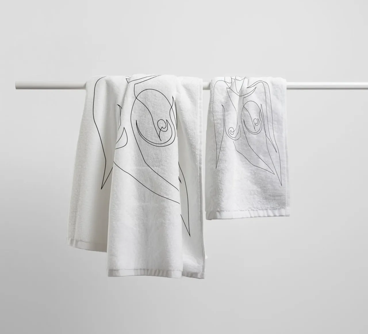 One line nude - E4 asciugamano da bagno da Addillum