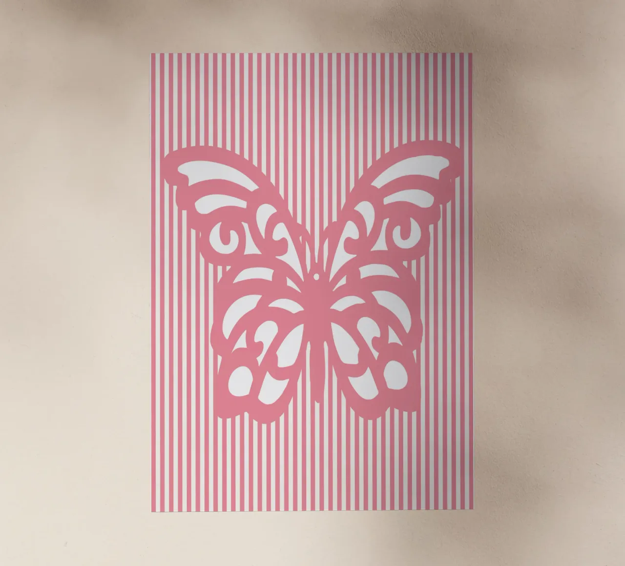 farfalla pellicola backlit da sunflower