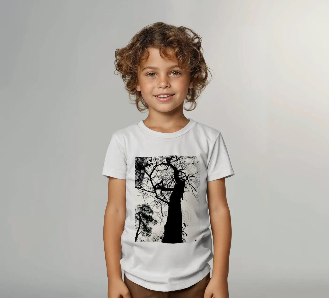 Winterbaum Kinder T-Shirt von SaraRosenbaum