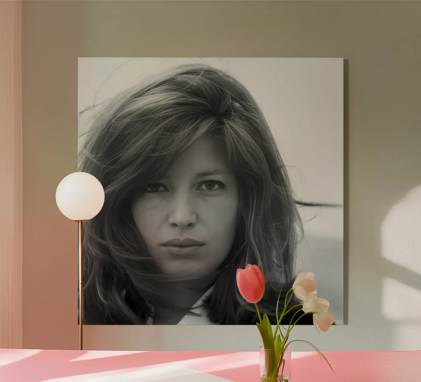Monica Vitti posing plexiglass da The memory
