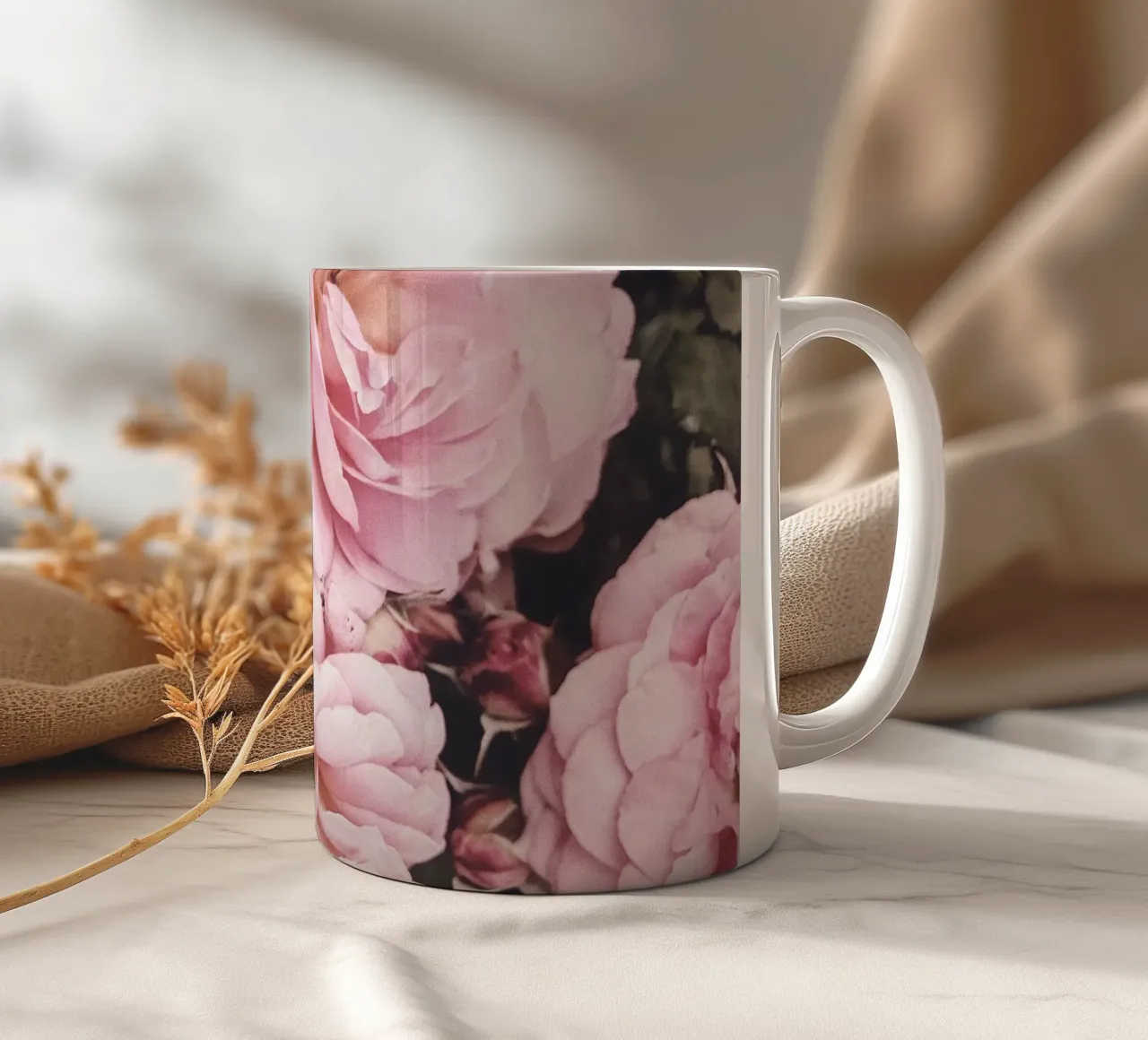 Rose romantiche - splendore floreale tazza in ceramica da Whole©