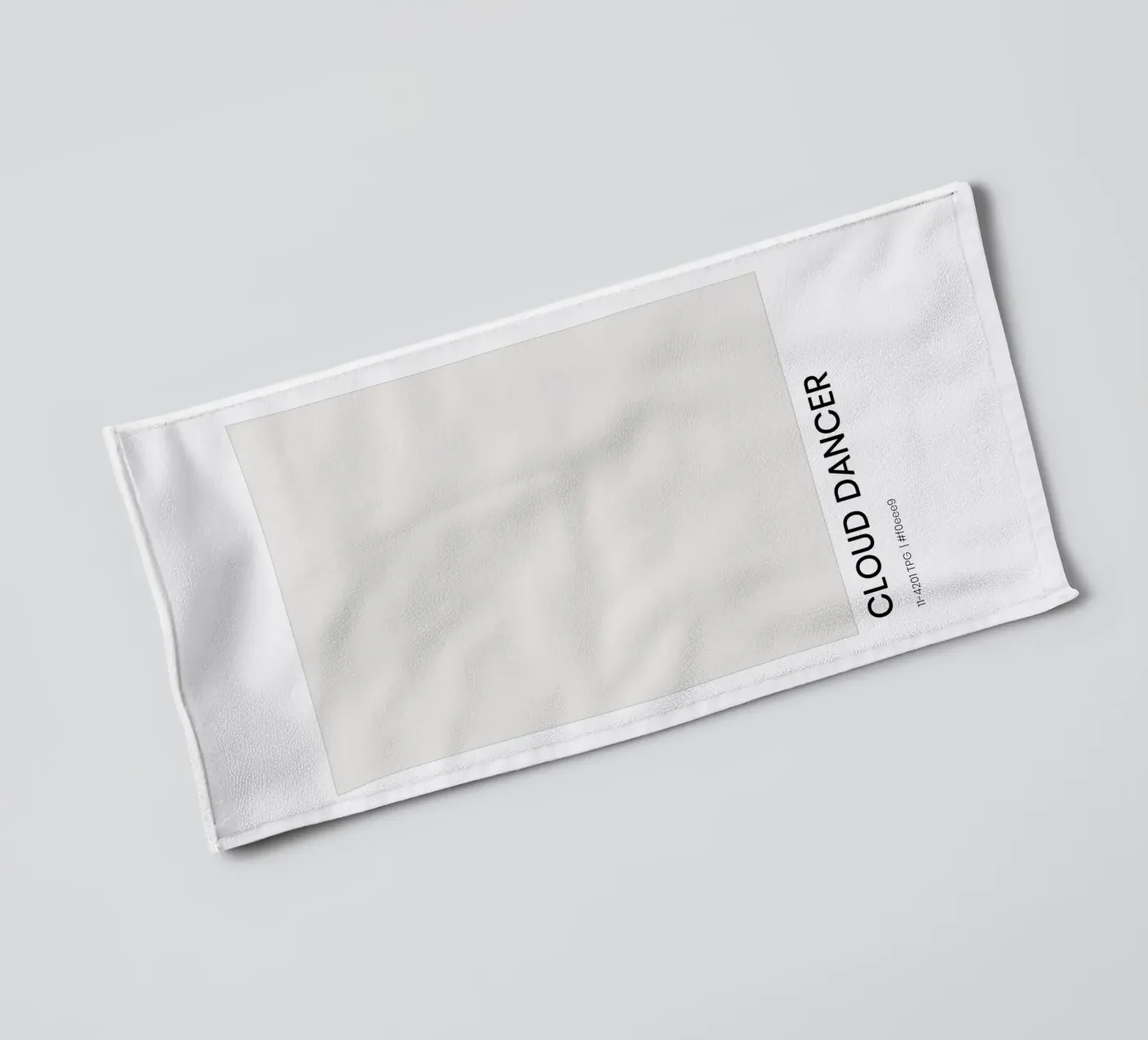 Cloud Dancer Handtuch von EverLuvv Studio