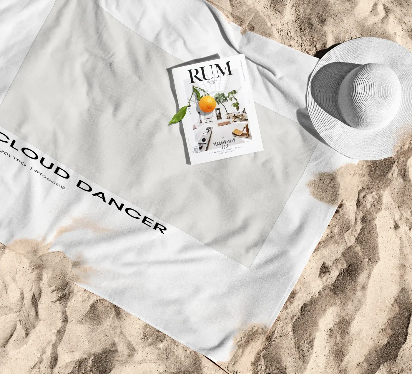 Cloud Dancer Strandtuch von EverLuvv Studio