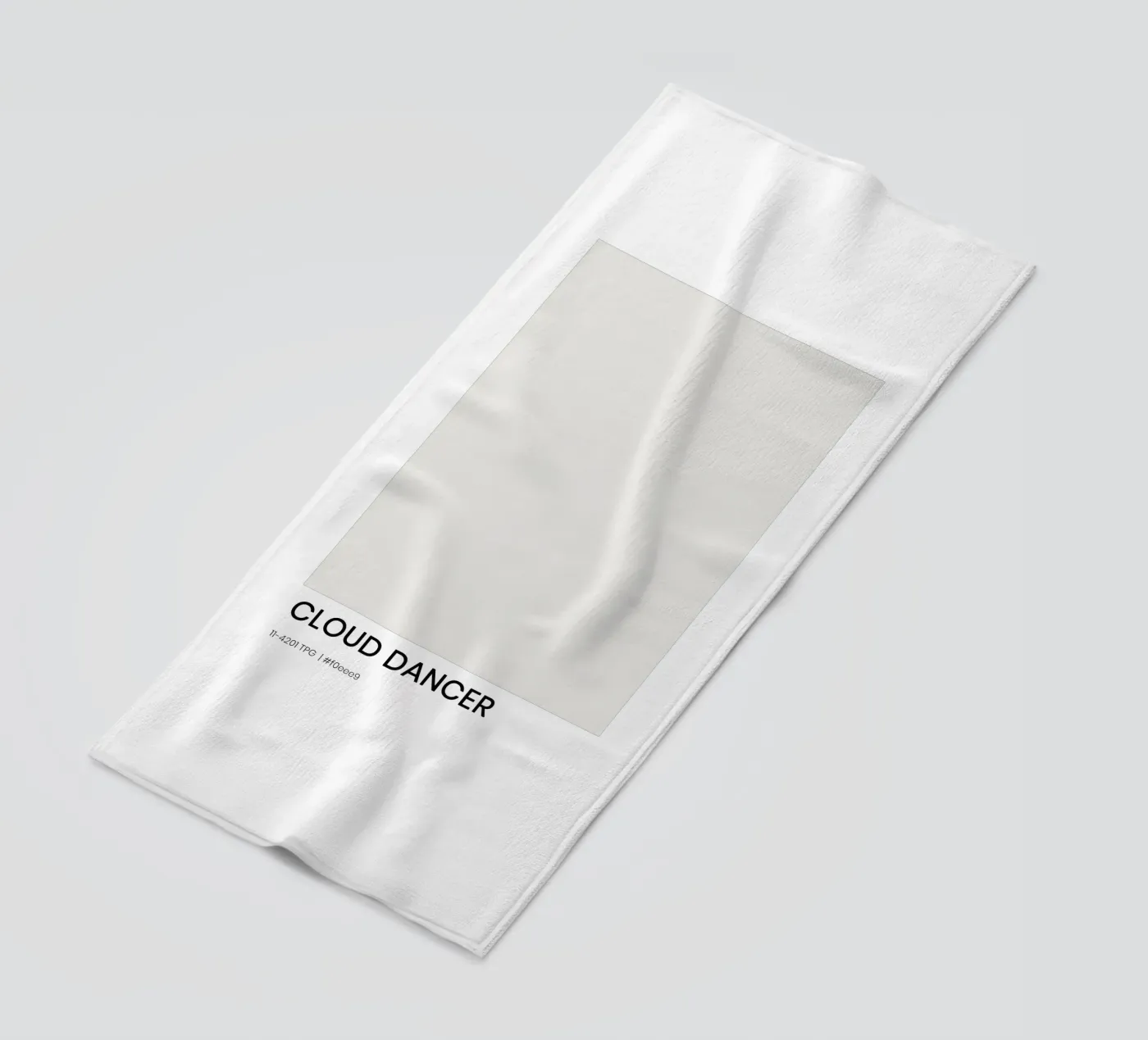 Cloud Dancer Strandtuch von EverLuvv Studio