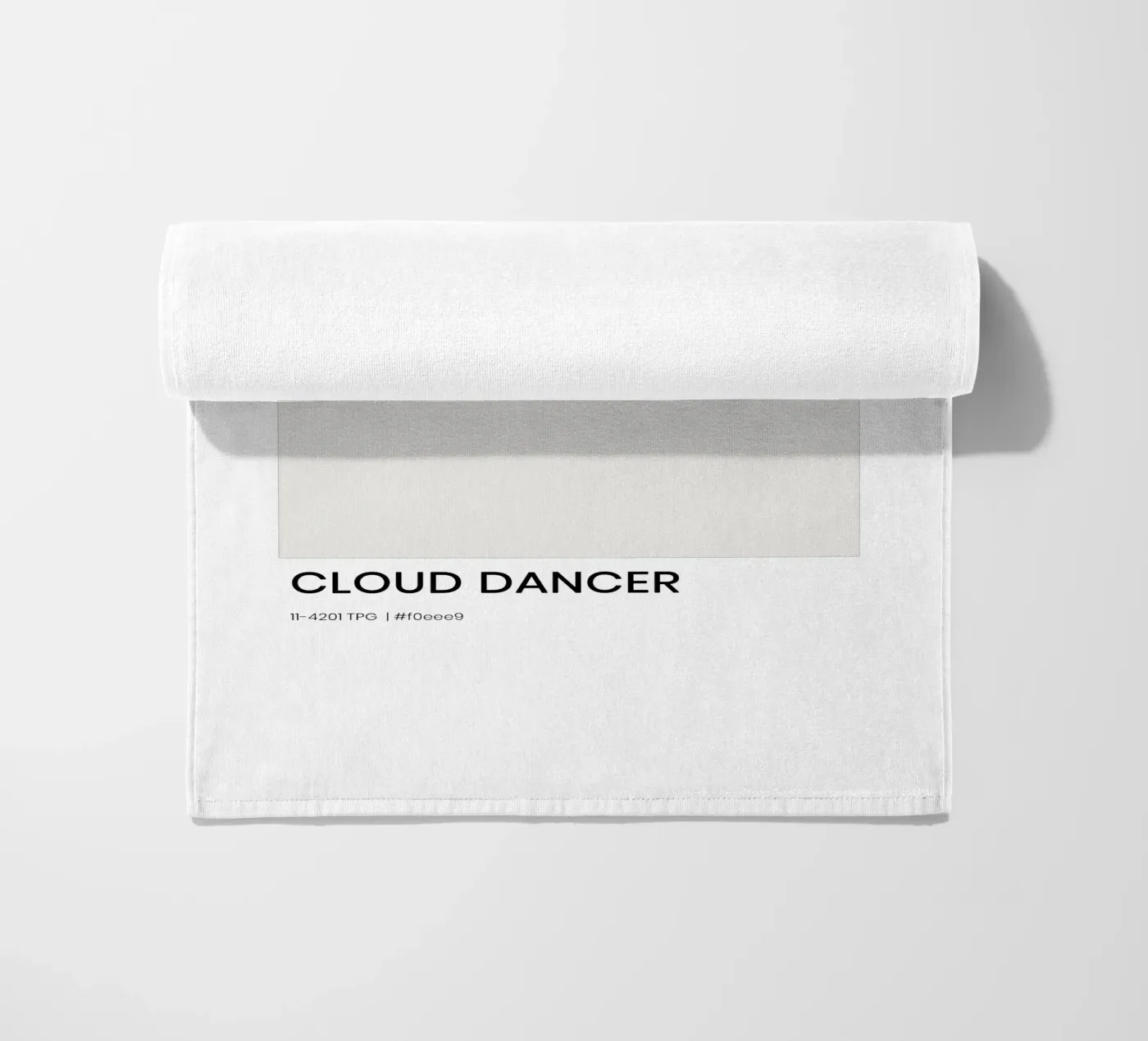 Cloud Dancer Strandtuch von EverLuvv Studio