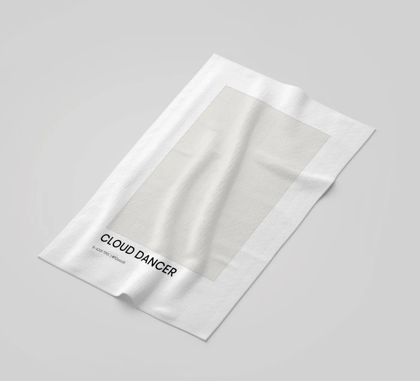 Cloud Dancer Strandtuch von EverLuvv Studio