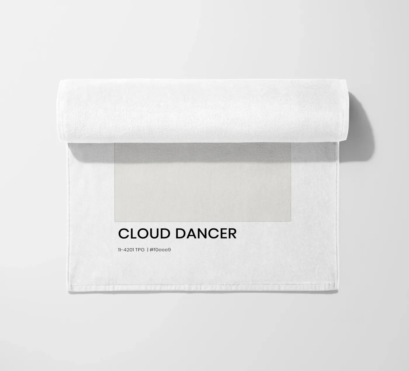 Cloud Dancer Strandtuch von EverLuvv Studio