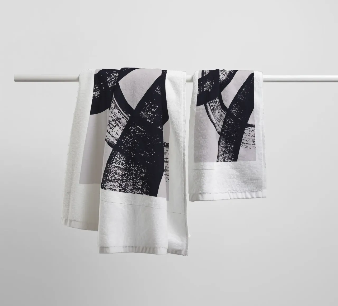Abstrakte Pinselstriche – Moderne Kunst Handtuch von Whole©