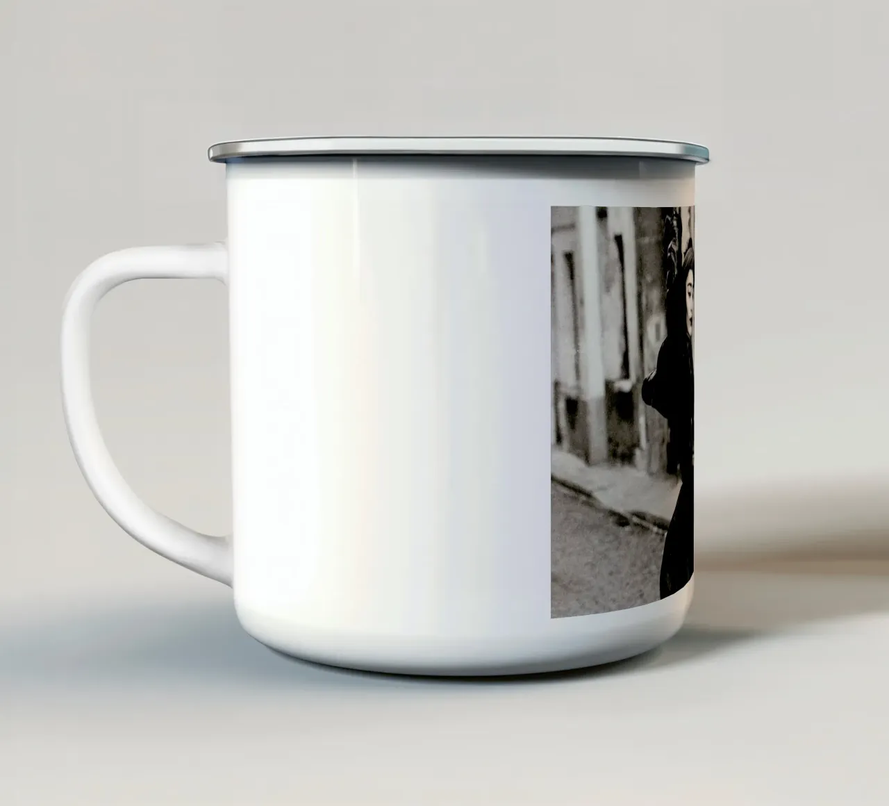 Freedom tazza in smalto da Sophie Etchart