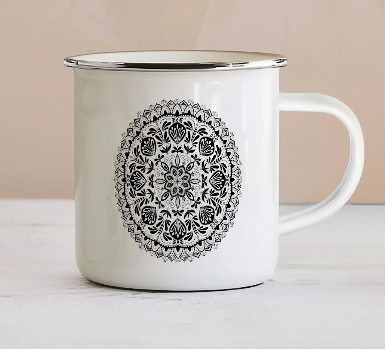 Mandala. Nero. tazza in smalto da CalliLetters