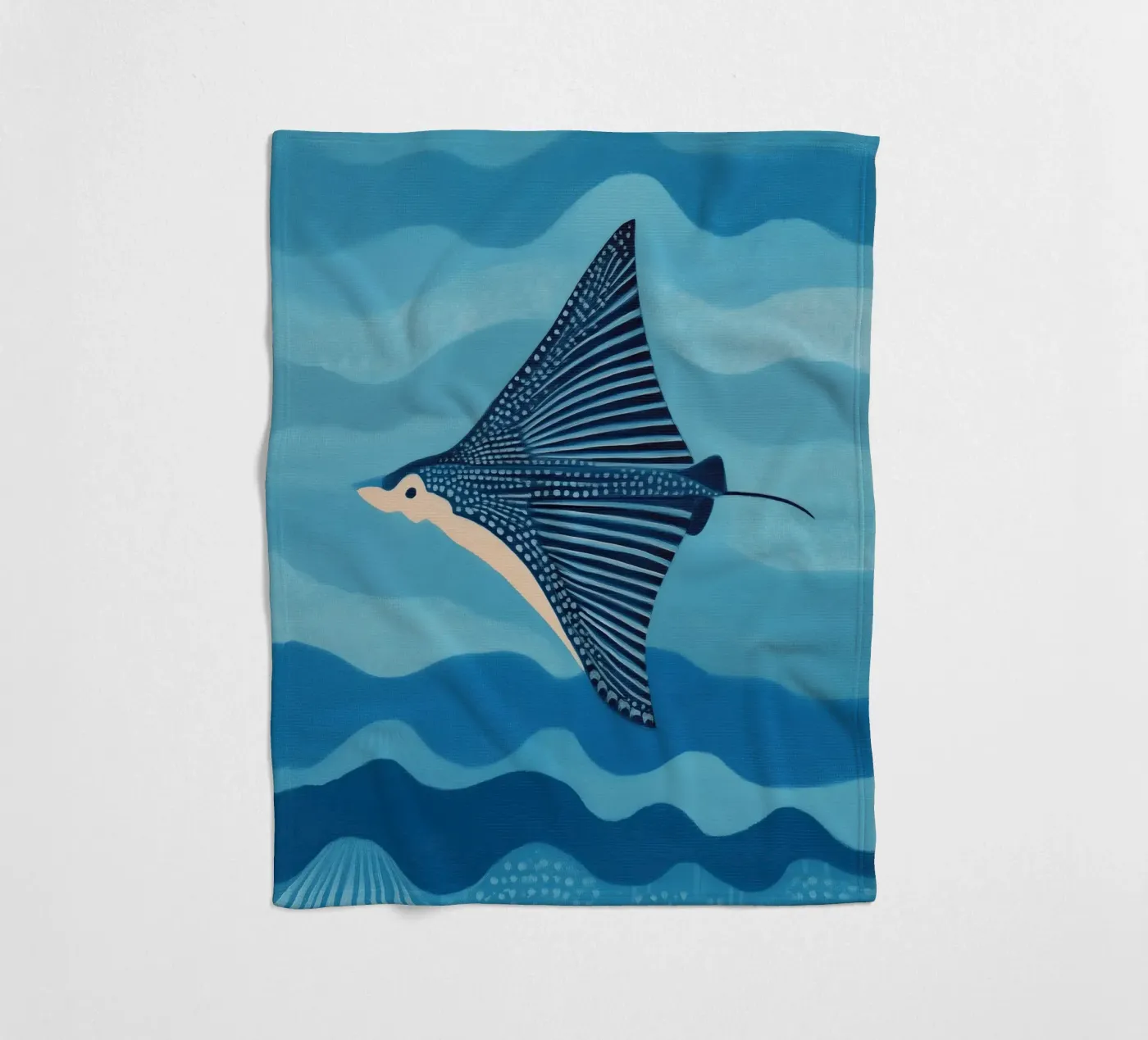 Blauer Mantarochen Fleecedecke von Sienna Atelier