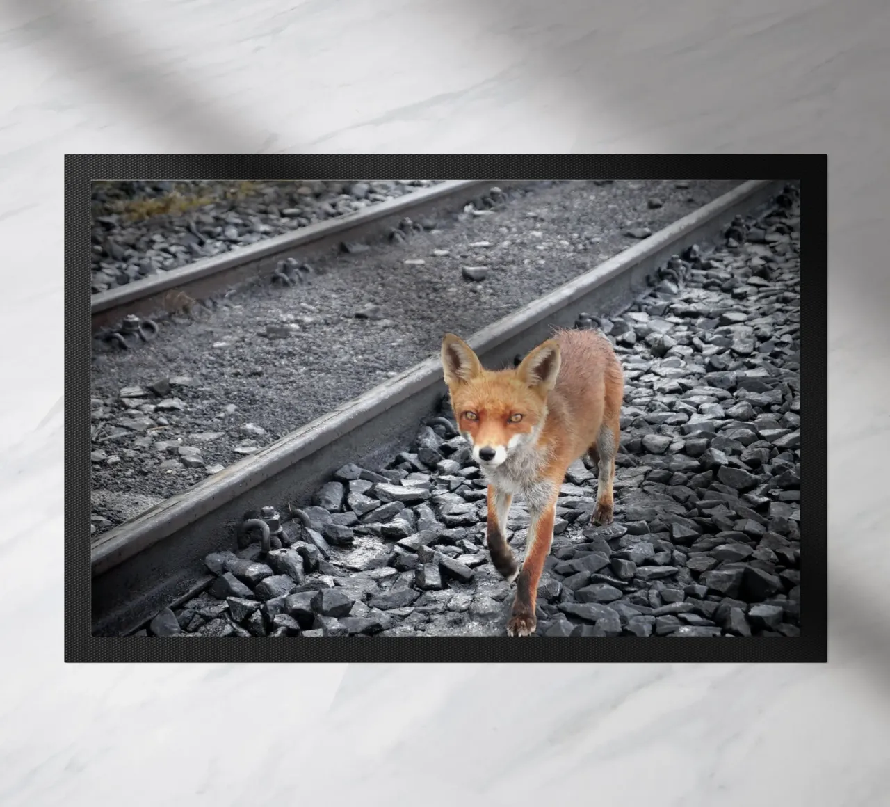 Tussen sporen deurmat van JUNIQERIN photography by Dorothea Baur