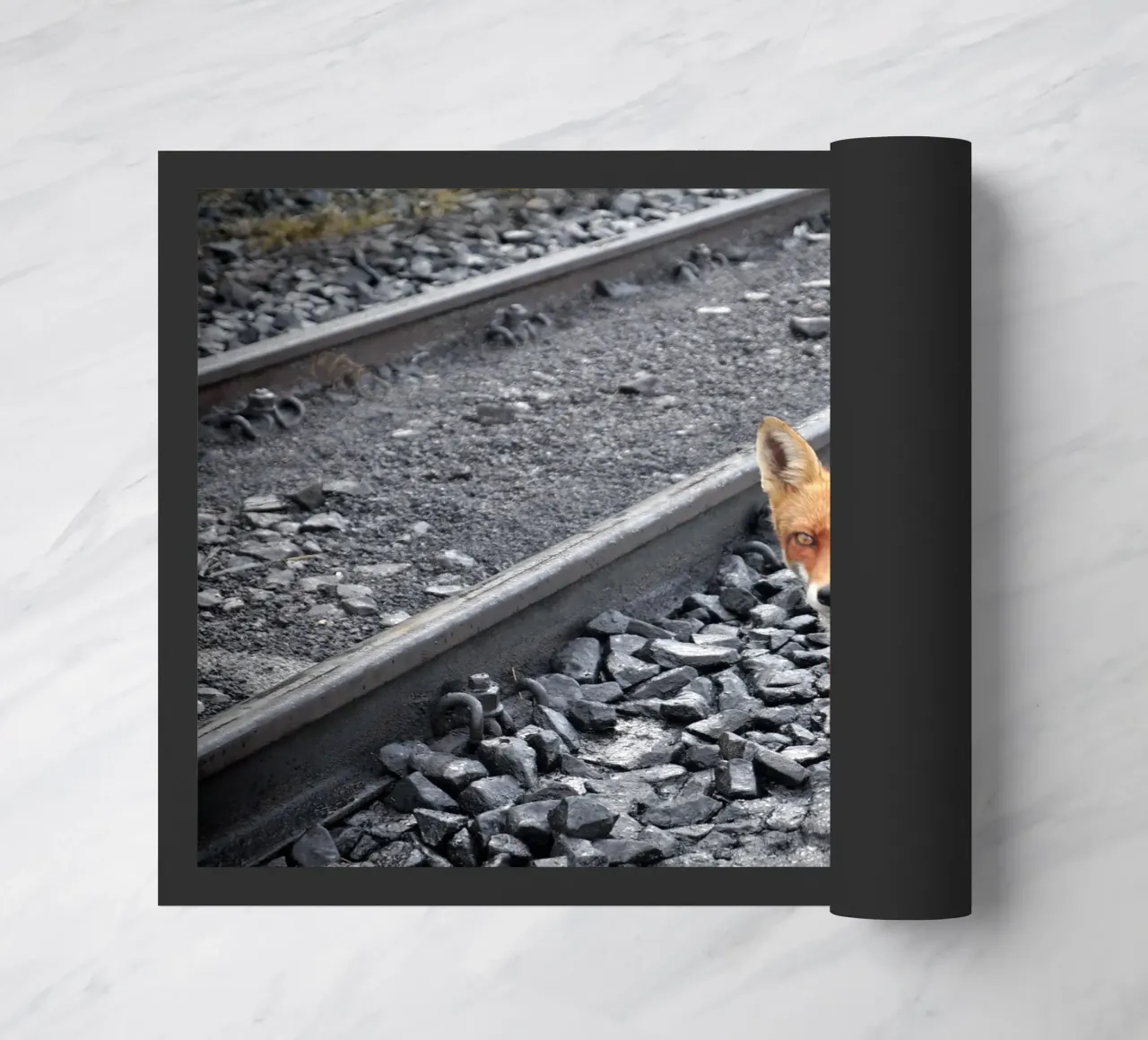 Tussen sporen deurmat van JUNIQERIN photography by Dorothea Baur