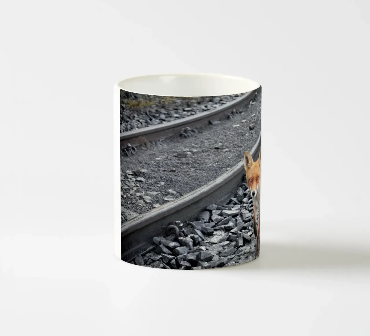 Between Tracks ceramic mug by JUNIQERIN photography by Dorothea Baur
